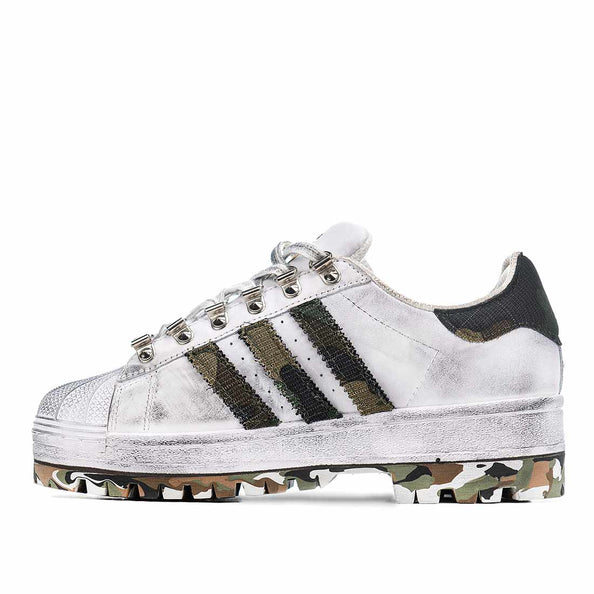 Adidas superstar con suola militare inserti in tessuto mimetico ed effetto vintage