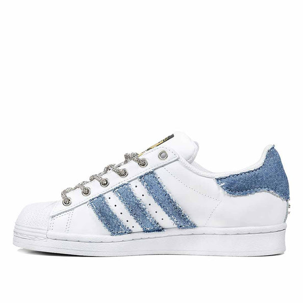 Adidas in denim, brillanti e lacci con swarovski
