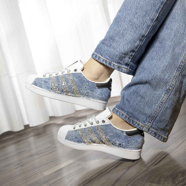 Adidas superstar denim jeans con glitter argento ed effetto dripping bianco en nero