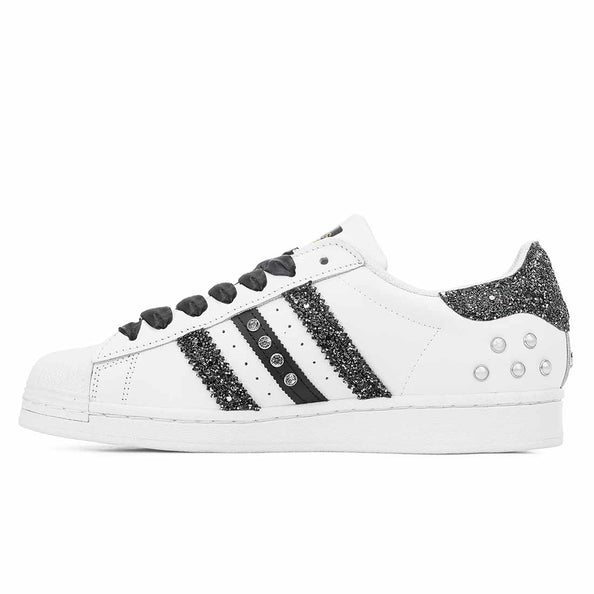 Scarpe da ginnastica bianche con perle glitter neri lacci in raso e strass
