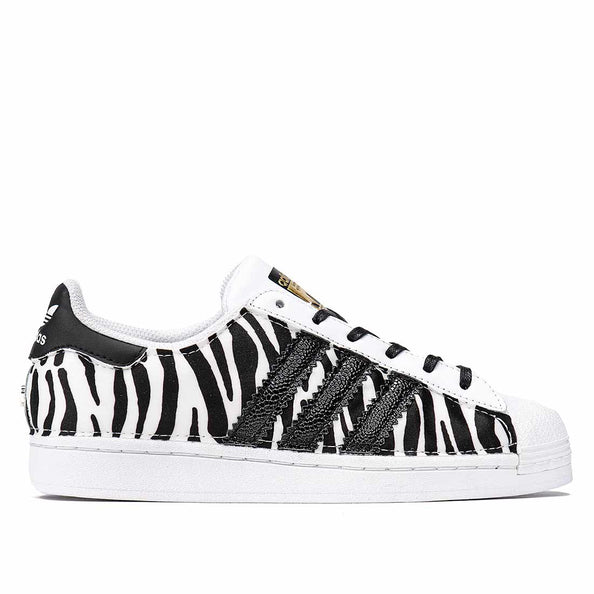 Adidas superstar zebrate con bande nere lucide