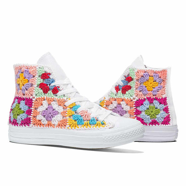scarpe realizzate al uncinetto bianche marca Converse