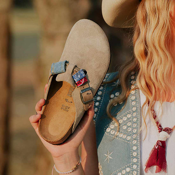 birkenstock boston con bandana rossa e blu 