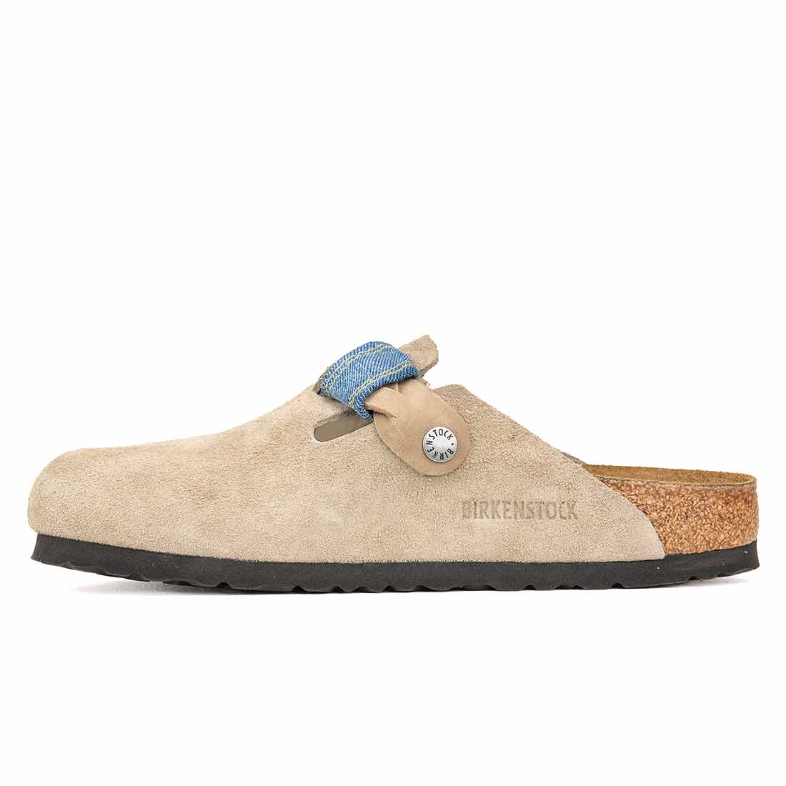 Boston marrone chiaro con denim e bandana rossa e blu