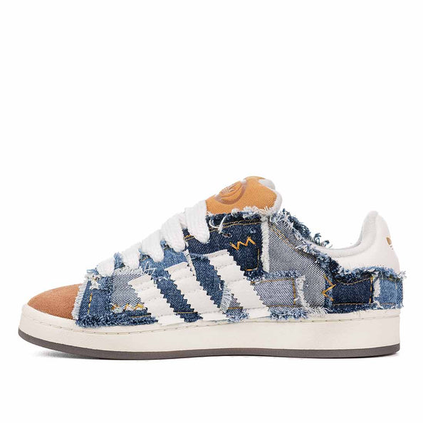campus marroni in denim eco con toppe chiare e scuro e bande bianche 