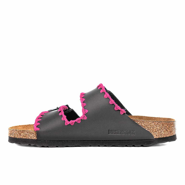 Sandali Birkenstock ricamati a mano con filo rosa 