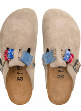 Ciabatte birkenstock boston con denim jeans e bandane rosso e blu