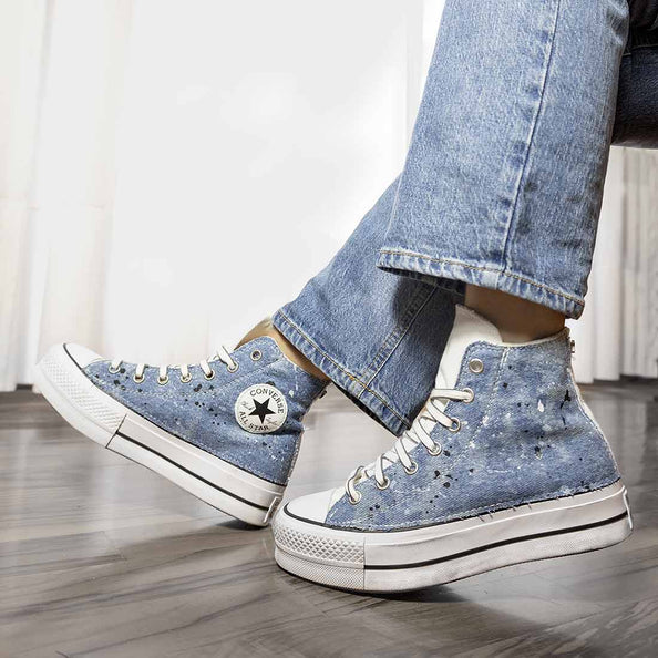 Converse all star alte in denim jeans con effetto dripping bianco e nero e suola platform 