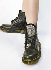 Dr Martens con glitter neri e diamanti luccicanti