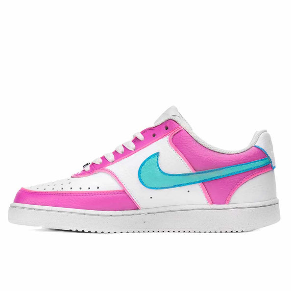 Nike court dipinte a mano con linee sui bordi colori azzurro blu fucsia e rosa