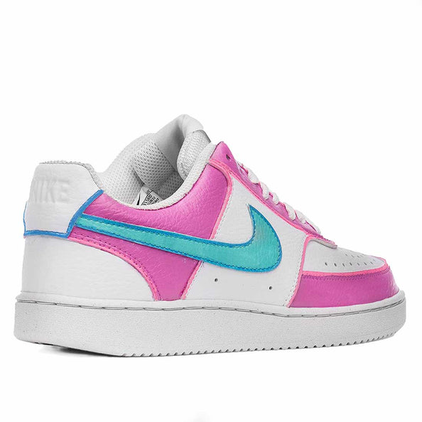 Scarpe sportiva nike bianche dipinte a mano azzurro e rosa