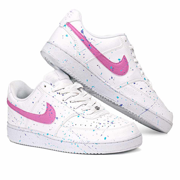Nike con swoosh rosa e dripping azzurro e blu