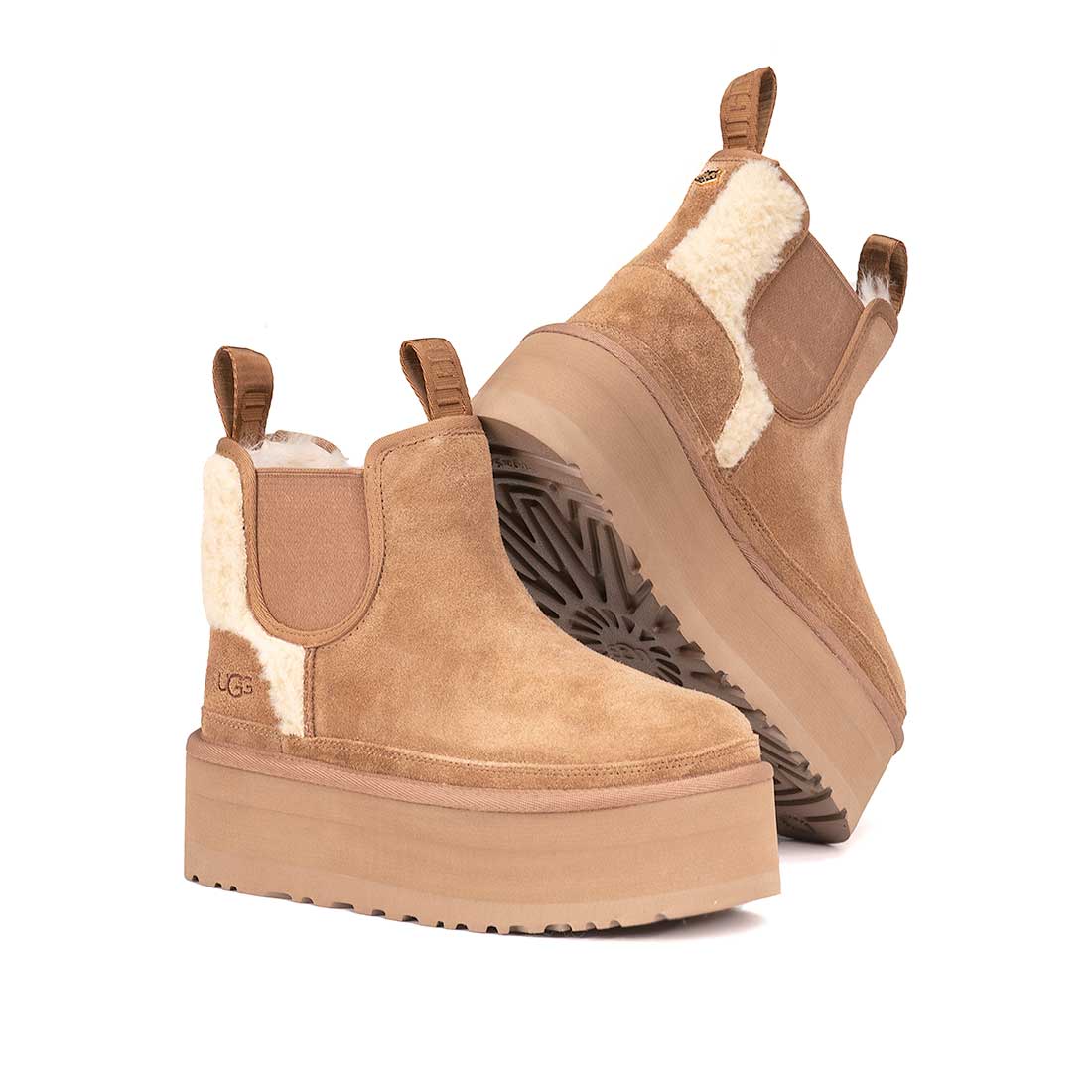 Stivaletti invernali UGG con teddy bianco e platform 