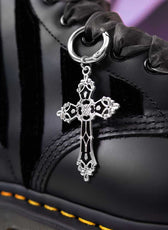 stivali neri stile gothic con croce nera e argento