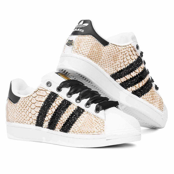 scarpe adidas in pitone nocciola con brillantini neri e lacci in raso nero