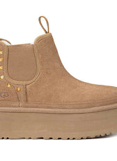 Stivali UGG platform con borchie oro
