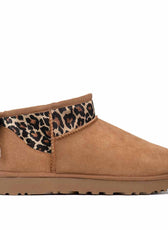 UGG ultra mini leopardate animalier con fiocco nero e pizzo bianco