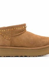 UGG ultra mini platform con borchie oro
