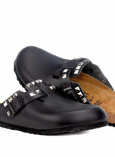 ciabatte Birkenstock Boston in pelle nera con borchie a piramide argento