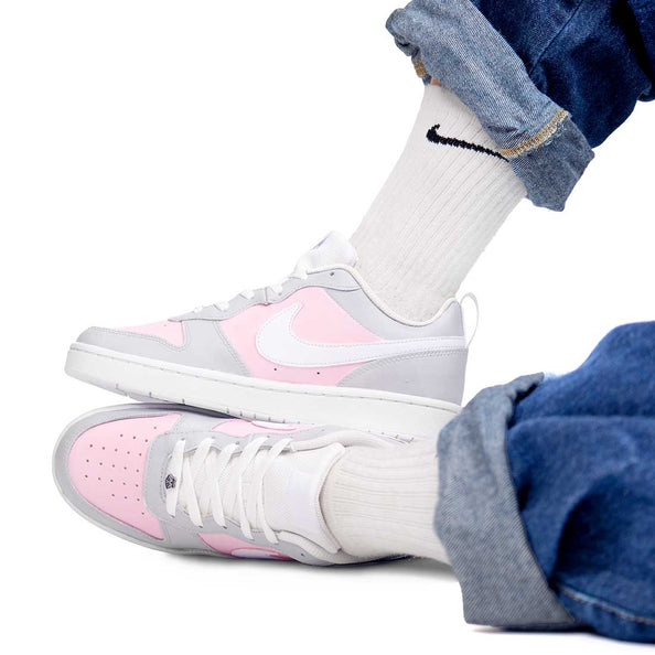 nike court grigio chiaro e rosa pastello dipinte a mano
