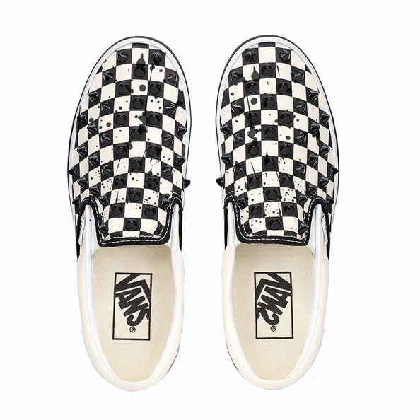 vans a scacchi nere e bianche con borchie
