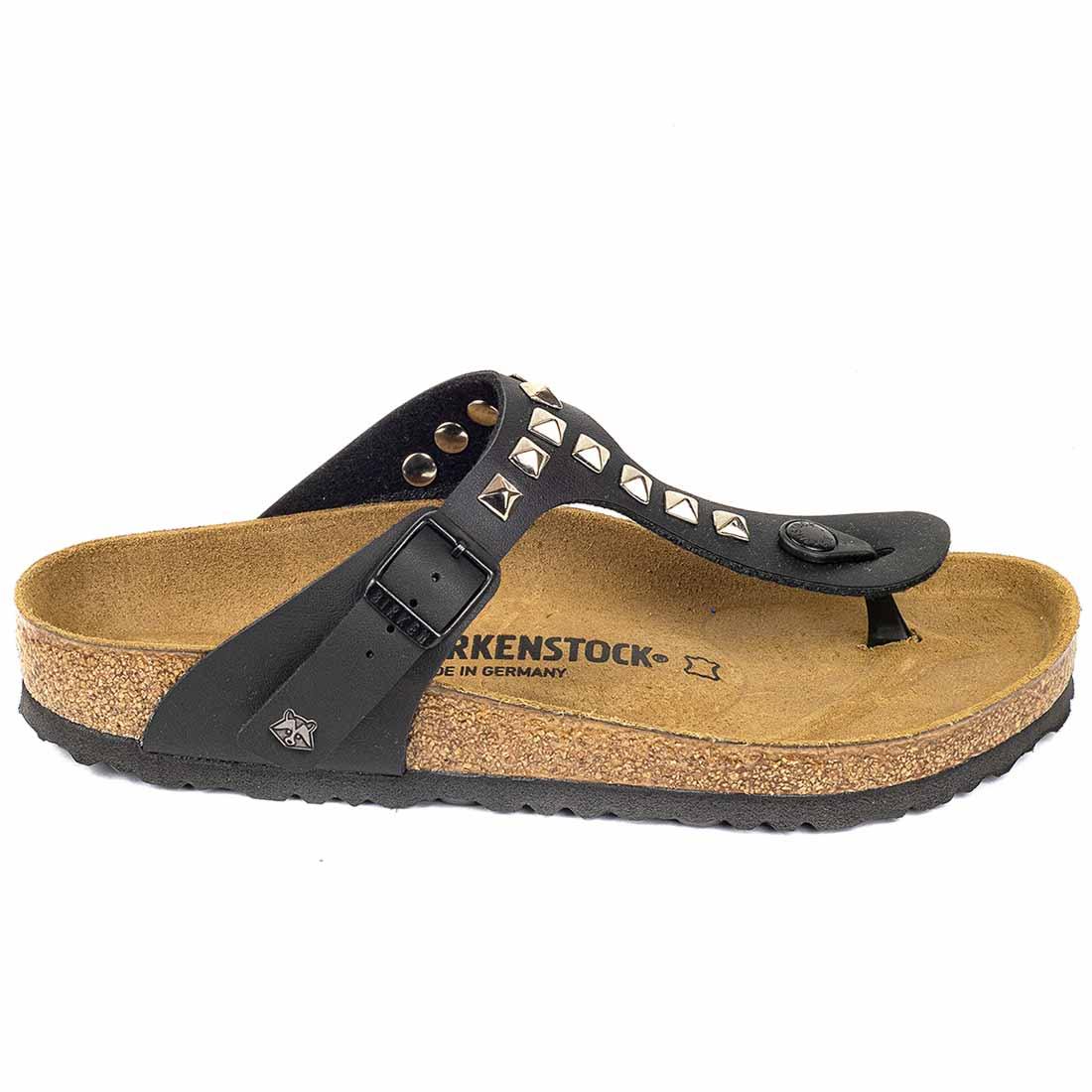 Infradito con borchie personalizzate marca birkenstock modello gizeh
