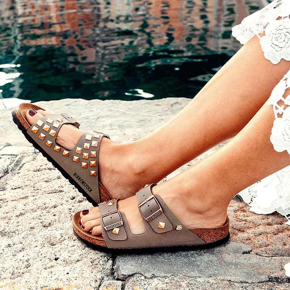 sandali birkenstock arizona marroni con borchie a piramide oro