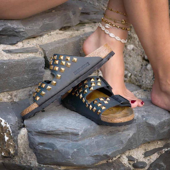 birkenstock arizona borchiate a piramide oro