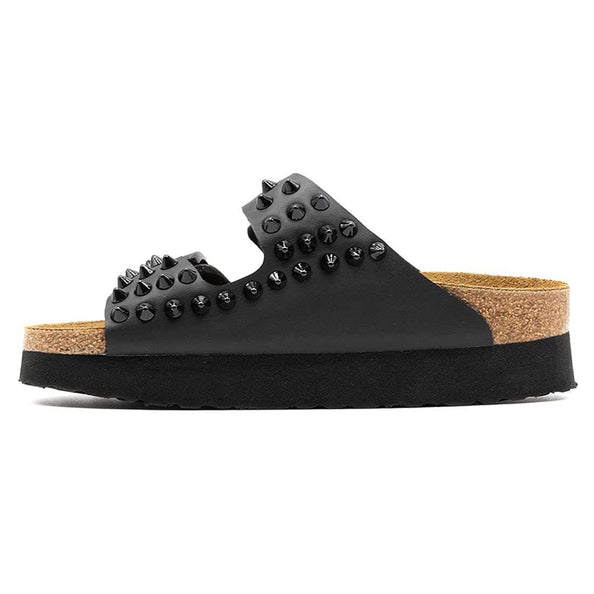 birkenstock arizona con suola alta platform borchiate con borchie nere a cono
