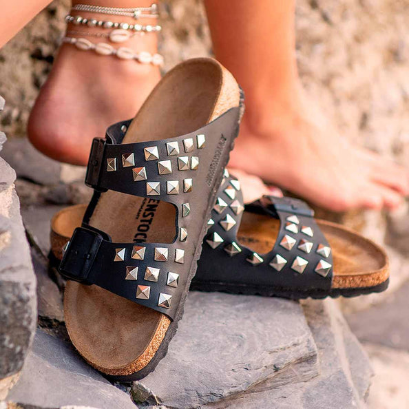 ciabatte birkenstock arizona con borchie a piramide