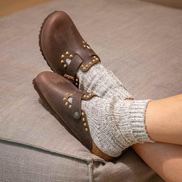 sabot birkenstock boston marroni con borchie oro
