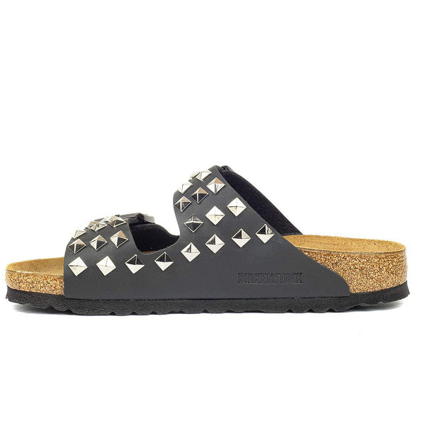 sandali con borchie di colore nero
